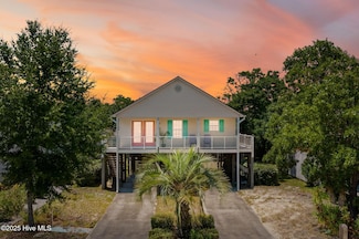 113 NW 10th St, Oak Island, NC 28465