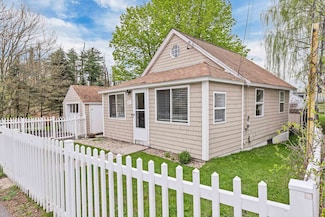 223 W Shore Ave, Manchester, NH 03109