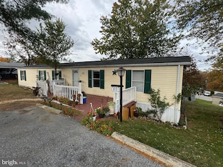 813 Wisteria Dr, Ephrata, PA 17522