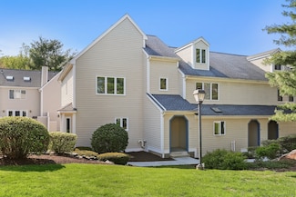 67 Ridgewood Ct, Shelton, CT 06484