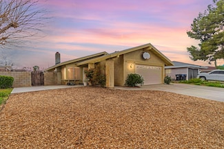 828 Landsford St, Lancaster, CA 93535