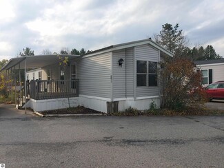 5011 S Silver Lake View Ct, Traverse City, MI 49685