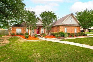2 Darlington Dr, Cabot, AR 72023