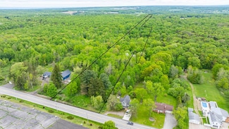 9351 Peach St, Waterford, PA 16441