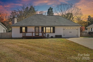 2004 Sunrise Cir, Lexington, NC 27295