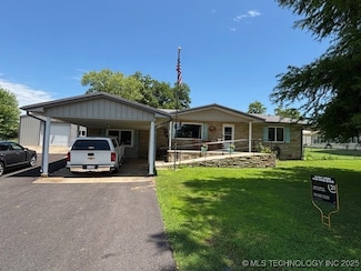 902 NE Rushwood Dr, Stigler, OK 74462