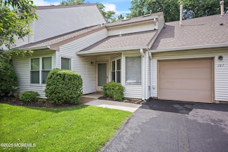 387 Bayberry Ct, Englishtown, NJ 07726