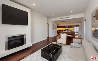 6735 Yucca St Unit 406, Los Angeles, CA 90028