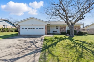 141 Mountain View Dr, Azle, TX 76020