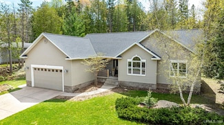 303 7th Ave, Houghton, MI 49931