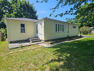 3708 Riverside Rd, Benton Harbor, MI 49022