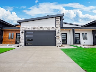 246 Sawgrass Dr, Crown Point, IN 46307