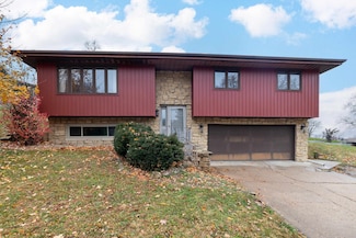 715 Boyer St, Dubuque, IA 52001