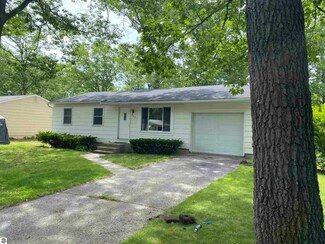 836 Boon St, Traverse City, MI 49686