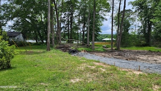 304 N Lake Dr, Perry, GA 31069