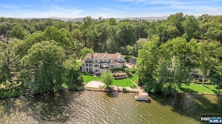 1118 Pines Lake Dr W, Wayne, NJ 07470