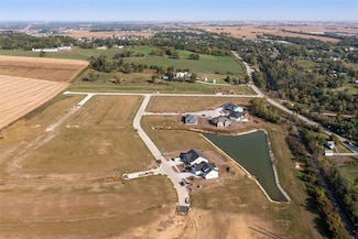 2970 Trailside Dr, Robins, IA 52328