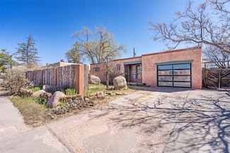 1013 Camino Carlos Rey, Santa Fe, NM 87507