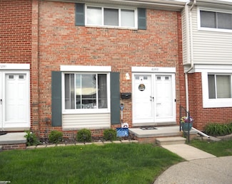 8253 Dartmouth Dr, Warren, MI 48093
