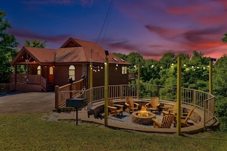 2054 Oakmont Dr, Sevierville, TN 37876
