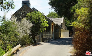 10110 Cielo Dr, Beverly Hills, CA 90210