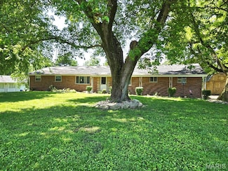 15805 Old Jamestown Rd, Florissant, MO 63034
