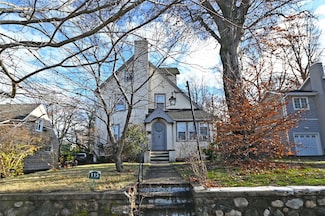 115 Hampshire Rd, Great Neck, NY 11023