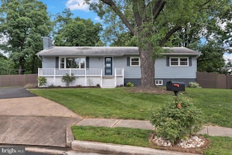 907 Sterling Ct, Herndon, VA 20170