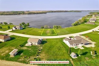 24 W Bay Rd, Lake Park, IA 51347