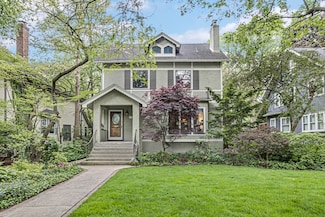810 Milburn St, Evanston, IL 60201