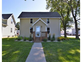 651 2nd St S, Winsted, MN 55395