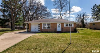 3022 W Westport Rd, Peoria, IL 61615
