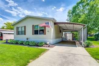 89 Parkway Dr, Olmsted Township, OH 44138