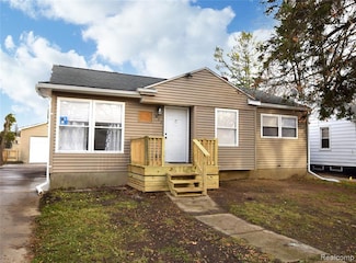 4822 Birchcrest Dr, Flint, MI 48504