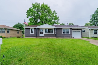 207 Cedar Dr, Clinton, IL 61727