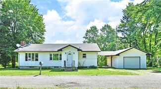 8134 W Lincoln St NE, Masury, OH 44438