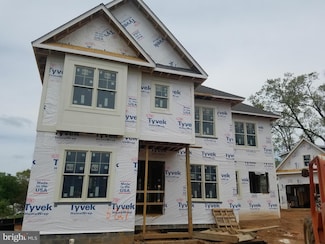 5727 28th St N, Arlington, VA 22207