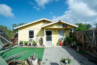 2818 Blake St, Corpus Christi, TX 78405