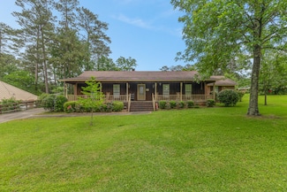 108 Pinecrest St, Collins, MS 39428