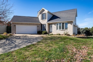 2822 Chesapeake Ln, Bloomington, IL 61704