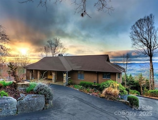 300 Roberts Dr, Hendersonville, NC 28739