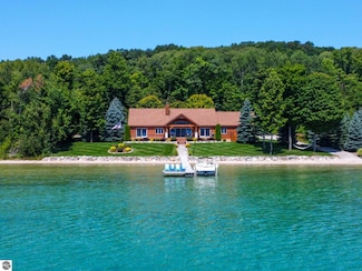 1564 N West Bay Shore Dr, Suttons Bay, MI 49682