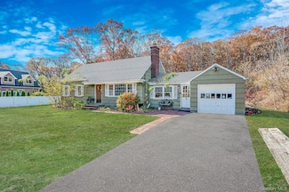 54 Landview Dr, Dix Hills, NY 11746