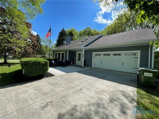 3616 N Delwood Dr, Port Clinton, OH 43452