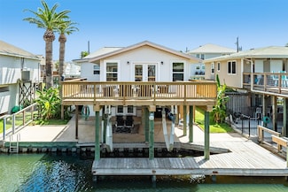 4421 Pelican Rd, Jamaica Beach, TX 77554