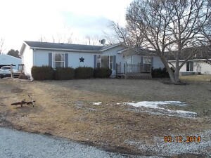 109 S Jefferson St, Grand View, IA 52752
