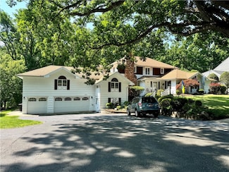 333 Colebrook Dr, Rochester, NY 14617