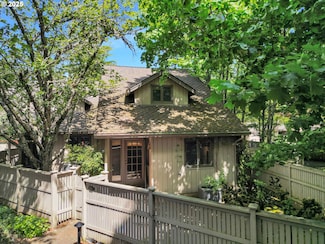 1301 Hammock St, Eugene, OR 97401