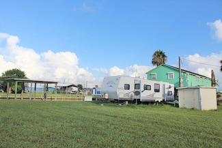 1842 Hall Ave, Sargent, TX 77414