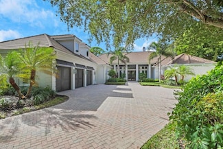 678 Katemore Ln, Naples, FL 34108